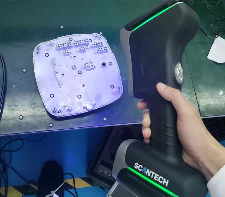 Scanning both sides of aluminum die-casting under blue laser mode Real-time visualization