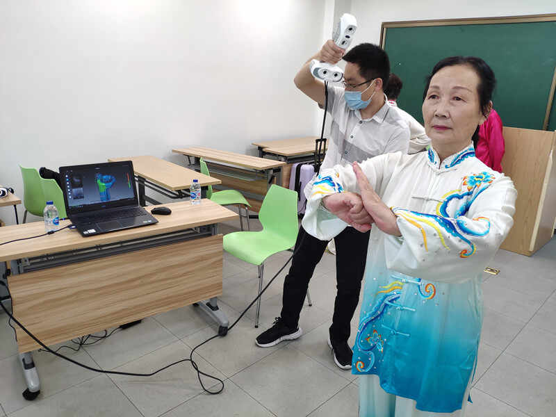 three-dimensional data of the whole body in less than 4 minutes